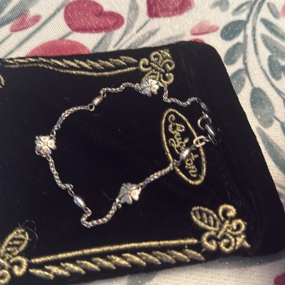 Elegant Silver Floral Anklet - Picture 3 of 4